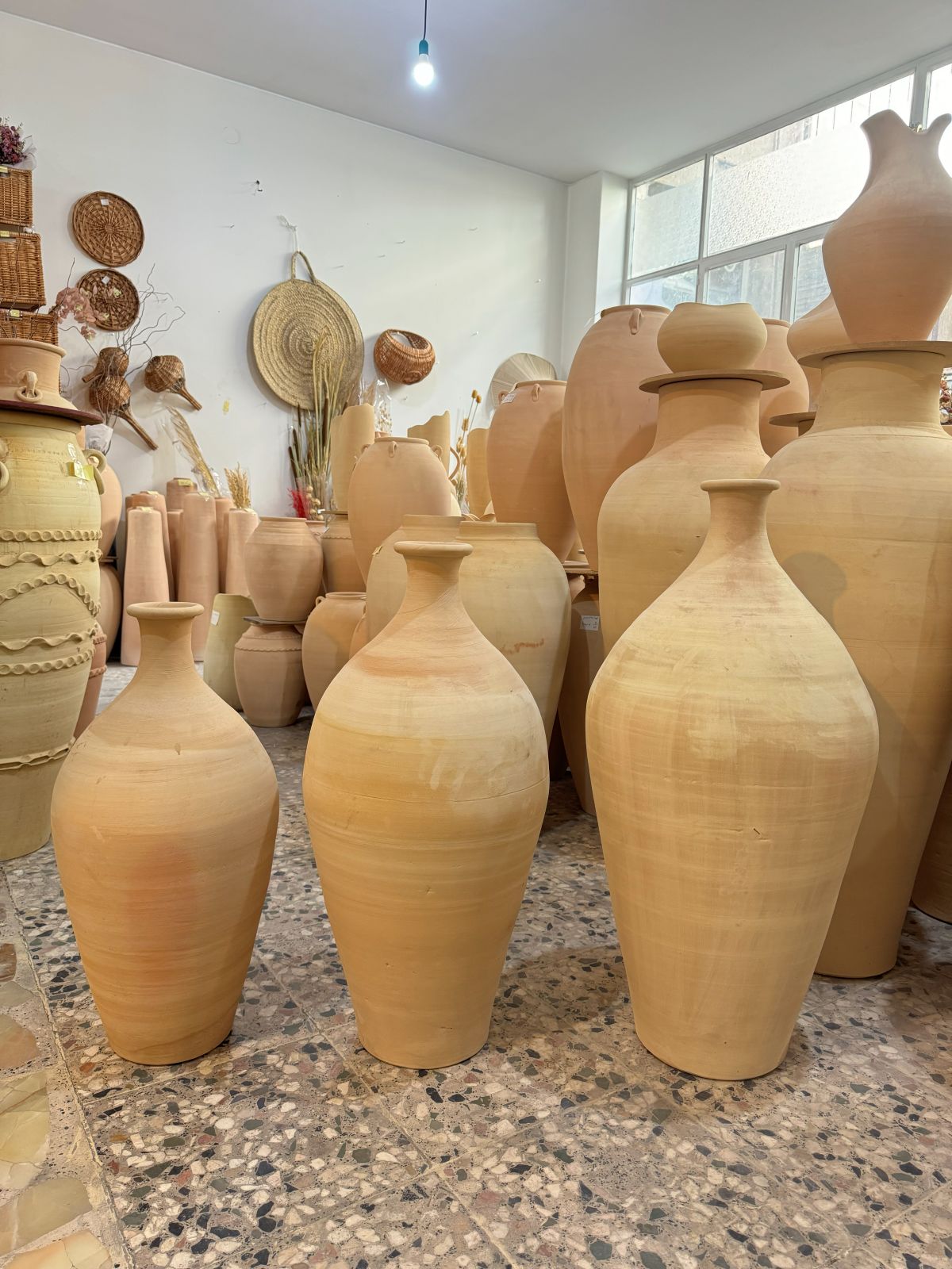 کوزه ای دهانه سوزنی